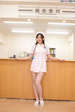 女生仙女棒坐着使用的仙女棒视频